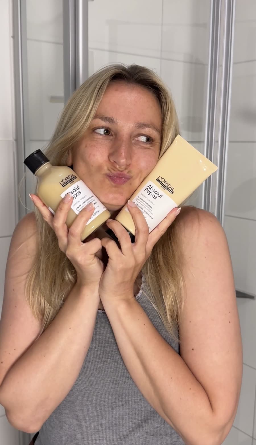 Produktaufnahme zweier Haarpflegeprodukte